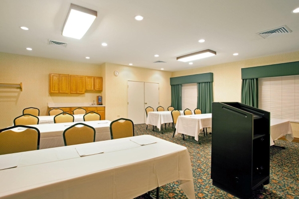 Holiday Inn Express & Suites CHICAGO-DEERFIELD/LINCOLNSHIRE